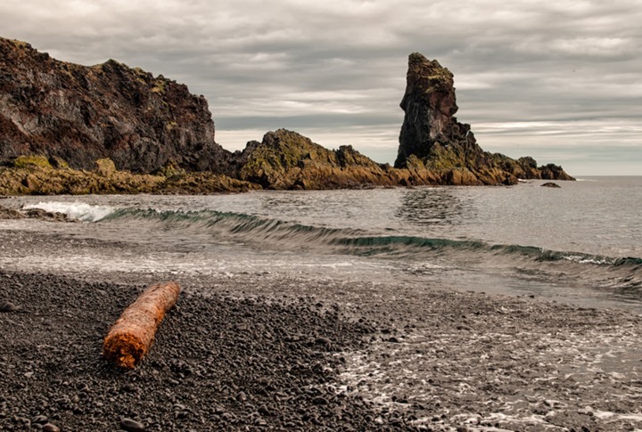 Remote Beach in Iceland | Travel Tips for Visiting Iceland