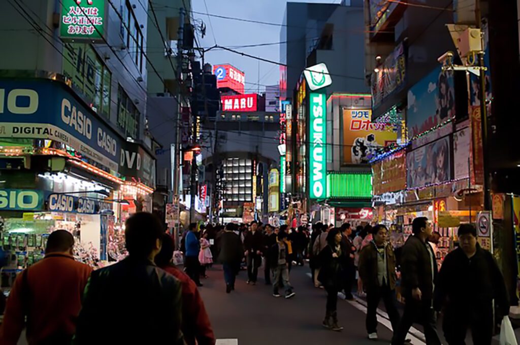 Walking in Shinjuku - Tokyo Walking in Shinjuku - Tokyo