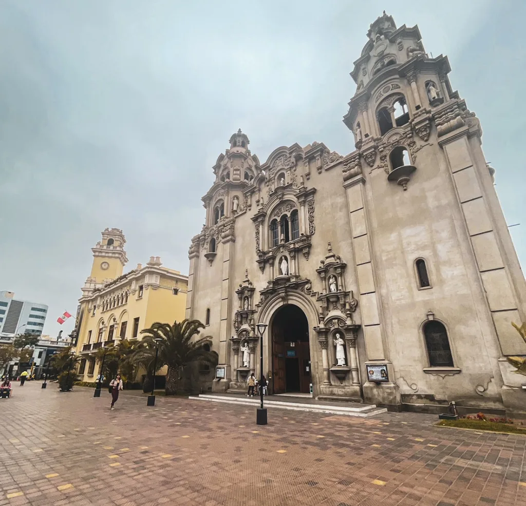 Walking Around Miraflores Lima Peru
