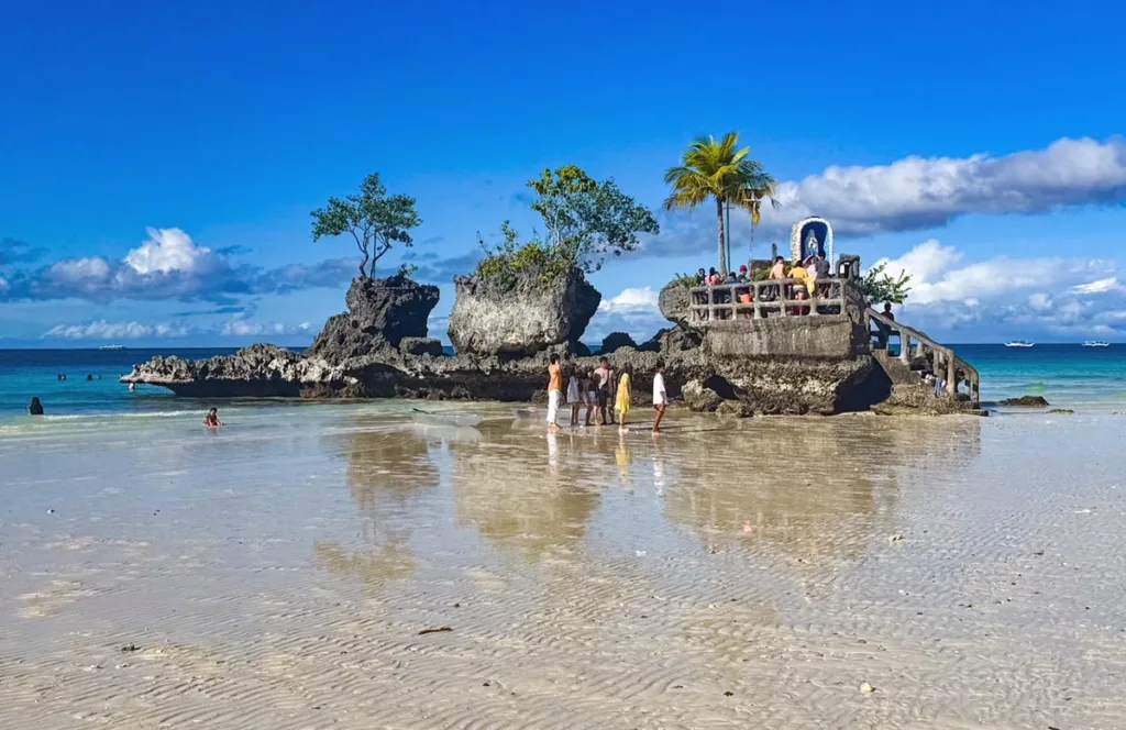 Willy’s Rock - Boracay Philippines